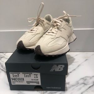 New balance beige sneakers. Only worn once!